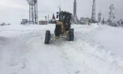 Kar Ulaşımı Felç Etti: 79 Köy Yolu İçin Çalışmalar Sürüyor