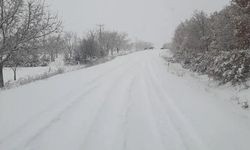 Dodurga-İskilip Yolu Ulaşıma Kapandı: Sürücüler Ekiplerden Yardım Bekliyor