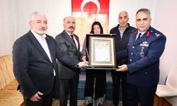 Oğullarının Şahadet Belgesini Vali Çalgan ve Tuğgeneral Serin’den Aldılar