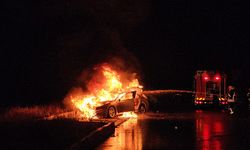 Sönmemiş Ateşin Üzerine Park Edilen Araç Cayır Cayır Yandı