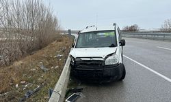 Hafif Ticari Araç İle Otomobilin Çarpıştığı Kazada 5 Kişi Yaralandı