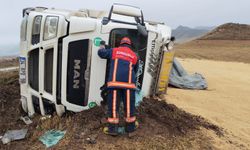 Devrilen TIR Sürücüsü Ölümden Döndü