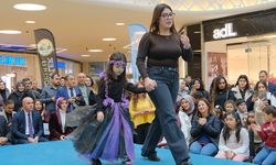 Çorum'da Anaokulu Öğrencileri Geri Dönüşüm Kıyafetleriyle Defile Düzenledi