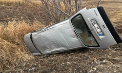 Hafif Ticari Araç Dere Yatağına Uçtu, 2 Yaralı