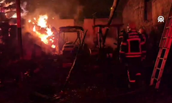 Köyde Feci Yangın! 2 Traktör ve Saman Balyaları Kül Oldu