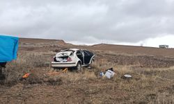 Hurdaya Dönen Otomobilde Baba-Oğul Ölümden Döndü