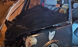 Kontrolden Çıkan Otomobil Bariyerlere Girdi!