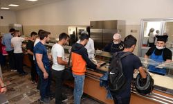 Üniversite Öğrencileri Bugün Ücretsiz Yiyecek