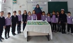 Yazar Öğretmen Tatlı, Kitabını Miniklerle Paylaştı