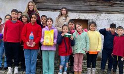 Kimilerinin Atığı Onlar İçin Mama Ve Su Kabı