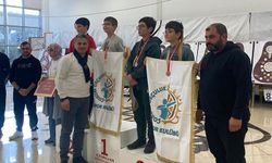 Çocuklar Geleneksel Türk Okçuluğunda Yarıştı