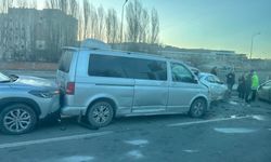 Sabah Saatlerinde Buzlanma Felaketi: 5 Araç Birbirine Girdi