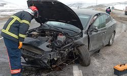 Otomobille Toprak Zemin Çarpan Sürücü Yaralandı