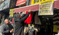 Ülkü Ocakları İşyerlerine Bayrak Astı