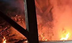 İki Katlı Metruk Ev Alevlere Teslim Oldu