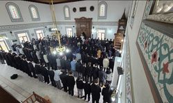 Namazı Sosyal Medyada Eğlence Konusu Haline Getirenlere Öğrencilerden Anlamlı Tepki