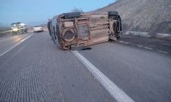 Kontrolden Çıkan Otomobil Yan Yattı!