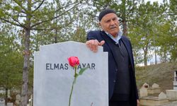 10 Yıl Önce Kaybettiği Eşini Her Sevgililer Günü’nde Ziyaret Ediyor