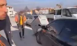 Öndeki Araca Çarpan Otomobil, Kaldırıma Savruldu