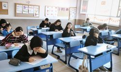 Başkan Ünlü, İlçedeki Öğrencilere Destek Sunmaya Devam Ediyor