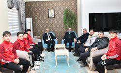 İl Milli Eğitim Müdürü Çağlar, Şampiyon Güreşçileri Ağırladı