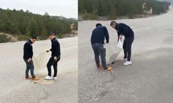 Temizlik Görevlisi İki Kafadardan Takdir Toplayan Hareket!