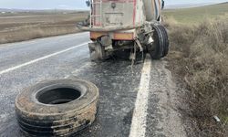 Çimento Tırı İle Cip Çarpıştı: 4 Yaralı