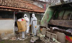 Yaşlı Adamın Yaşadığı Evden 4 Kamyon Çöp Çıkarıldı