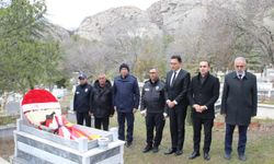 Irkçı Saldırı Kurbanı Saraçoğlu, Kabri Başında Anıldı