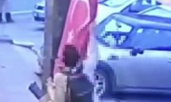 Mega Kentte Bayrağımıza Alçak Saldırı! İndirdi, Üzerine Bastı ve Kayda Aldı