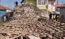 Deprem’de Alaca’daki Eski Ev De Yıkıldı