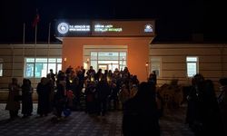 Çocuklar Teravih Namazına "Fener Alayı" İle Gitti