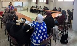 Sungurlu’da Halk Eğitim Kursiyerleri “Aile Ve İnternet” Konusunda Bilinçlendirildi