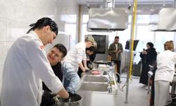 Özel Öğrenciler Ve Üniversiteliler Aynı Mutfakta Buluştu