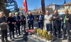 Aile ve Sosyal Hizmetler İl Müdürlüğü’nden Şehit Aybüke Yalçın’ın Kabrine Ziyaret