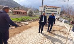 Laçin’de Bozulan Yollar Kilit Taşı İle Yenileniyor