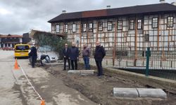 Kaldırım Yerine Yapılan Park Alanını İncelediler!