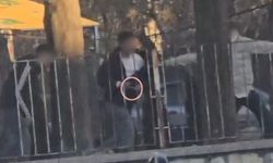 Parkta Tehlikeli Gerginlik! Gençlerin Bıçaklı Tehditli Kavgası Kamerada