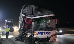 Yolcu Otobüsü İle TIR Çarpıştı: 11 Yaralı