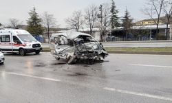 Feci Kazada Kamyonet Sürücüsü Kurtarılamadı