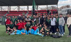 Lig Bitmeden Şampiyon Oldular! Kupalarını Alıp Sevince Boğuldular