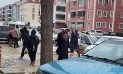Trafikte Gergin Sabah! Motokurye İle Otomobildekiler Birbirine Girdi