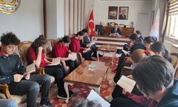 Kaymakam Tokur Öğrencilerle Kitap Okudu