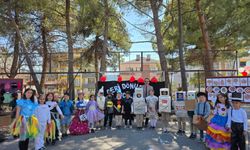 Öğrenciler Atıkları Kostümlere Dönüştürdü