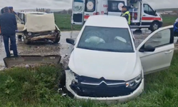 Alaca-Zile Yolunda Kafa Kafaya Kaza: 3 Yaralı