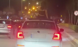 Trafikte Pes Dedirten Görüntü! Sunroof Üstü Dans