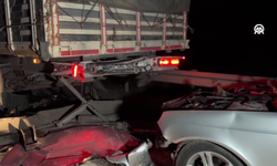 Otomobil Tıra Ok Gibi Saplandı, Muhtarın Durumu Ağır