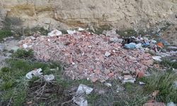 “Muhtarın Haberi Var” Dediler, Kaçak Hafriyat Dökmeye Devam Ettiler!