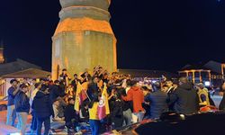 Çorum’da Derbi Coşkusu! Galatasaraylılar Meydanı Şenlik Alanına Çevirdi