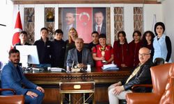 Başkan Çizikci’den Başarılı Genç Tiyatroculara Tebrik